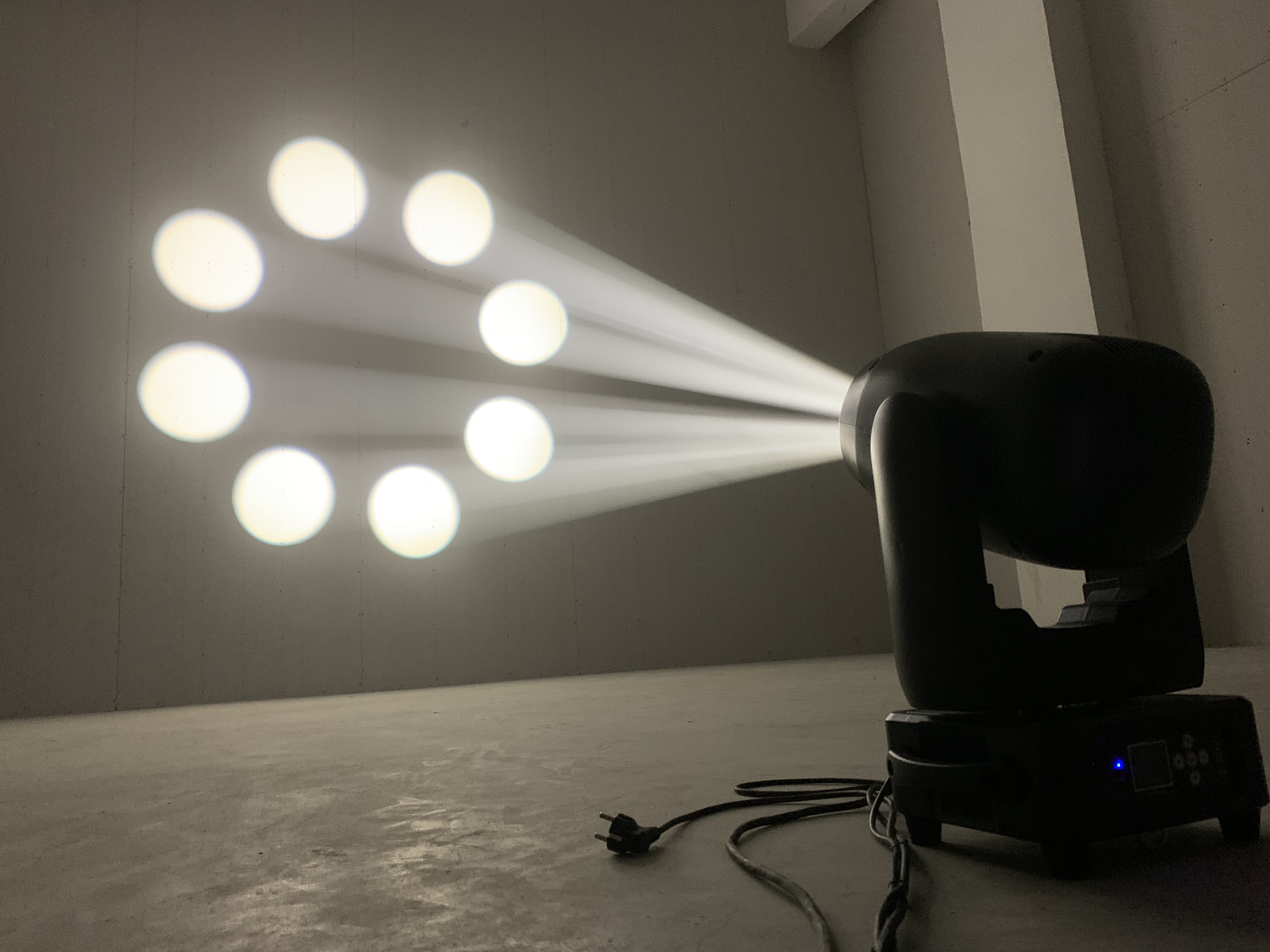 廉价 300W LED 三合一摇头图案灯 光束灯带彩色旋转图案舞台照明